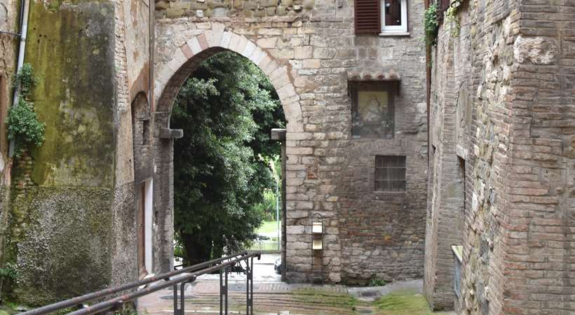 Porta-Santa-MargheritaVg02