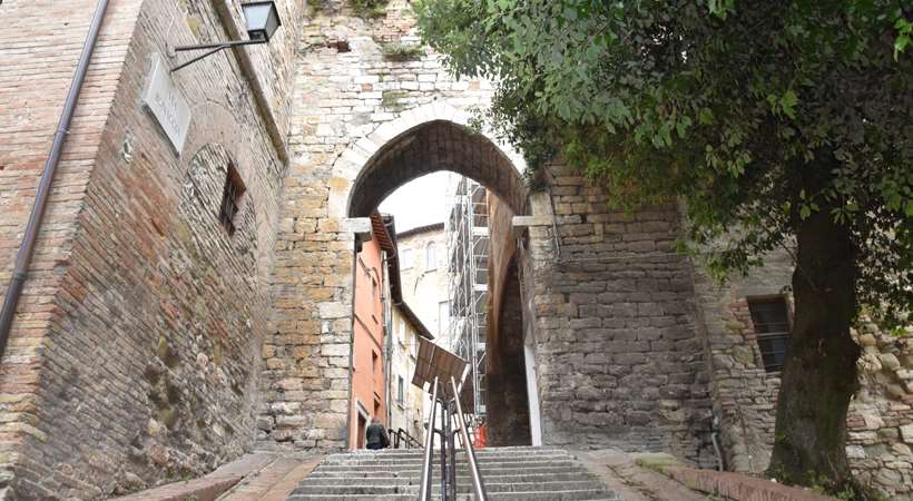 Porta-Santa-MargheritaVg04